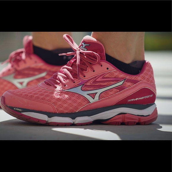 mizuno wave inspire 11 vs 12